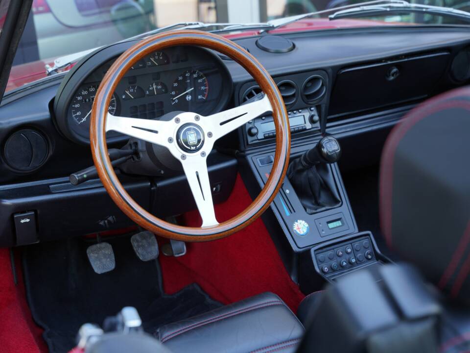 Imagen 46/50 de Alfa Romeo 2.0 Spider (1990)