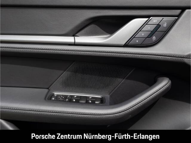 Image 30/36 of Porsche Taycan 4S Sport Turismo (2026)