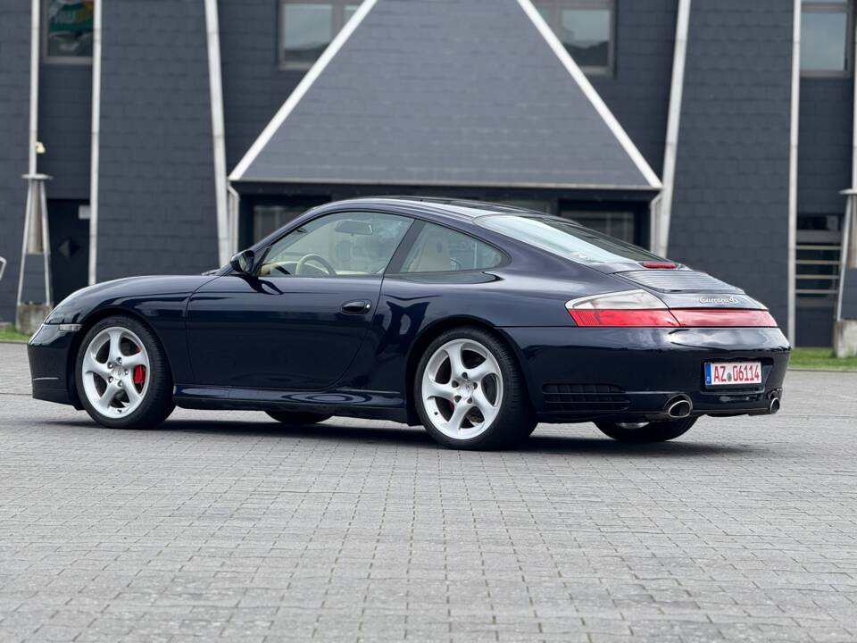 Image 3/42 de Porsche 911 Carrera 4S (2003)