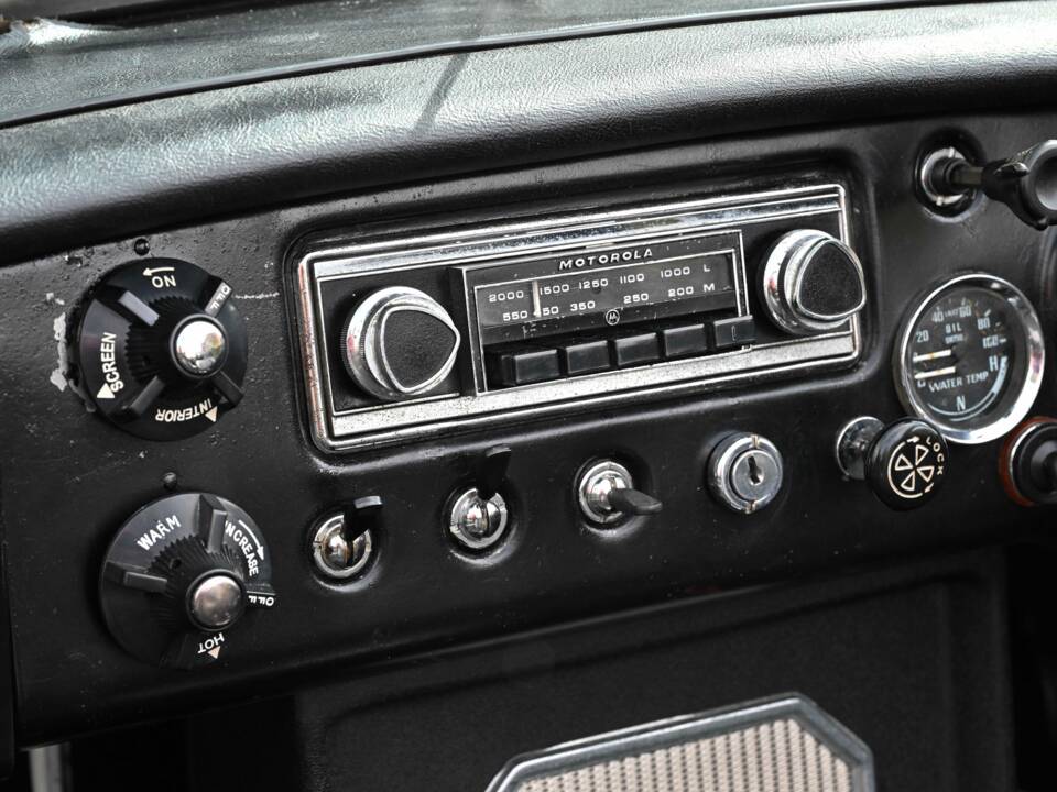 Image 19/50 of MG MGB (1972)