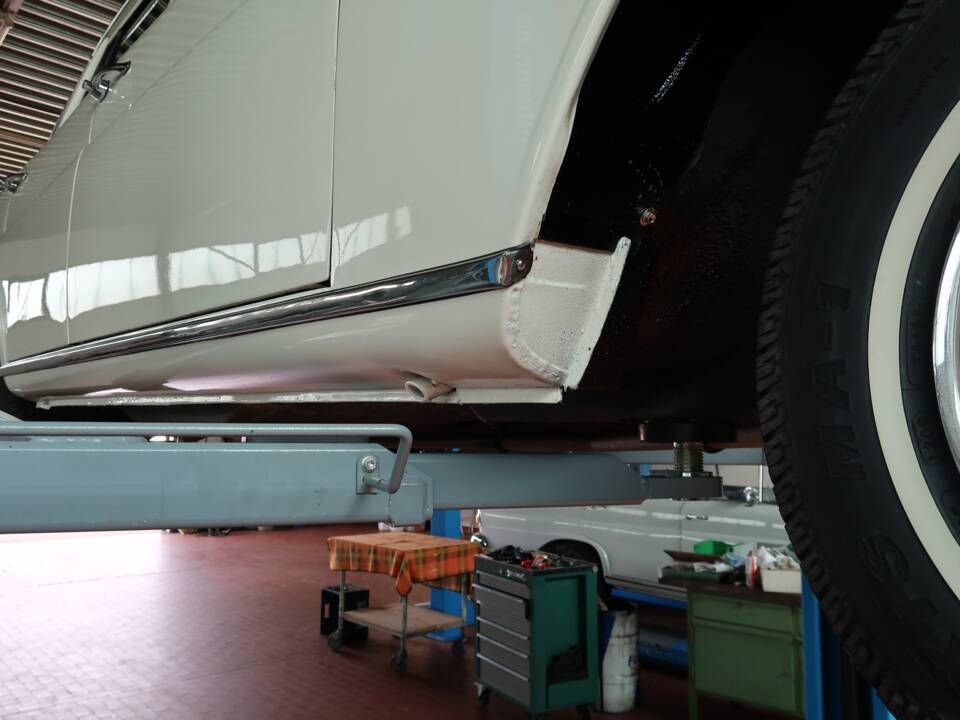 Image 24/32 of Mercedes-Benz 200 D (1966)