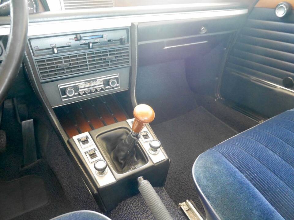 Bild 13/26 von BMW 3.0 CSi (1900)