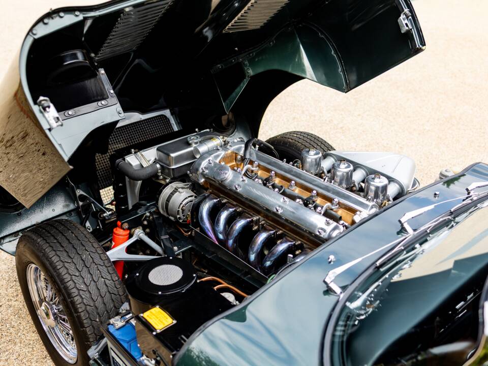 Bild 31/50 von Jaguar E-Type 4.2 (1965)