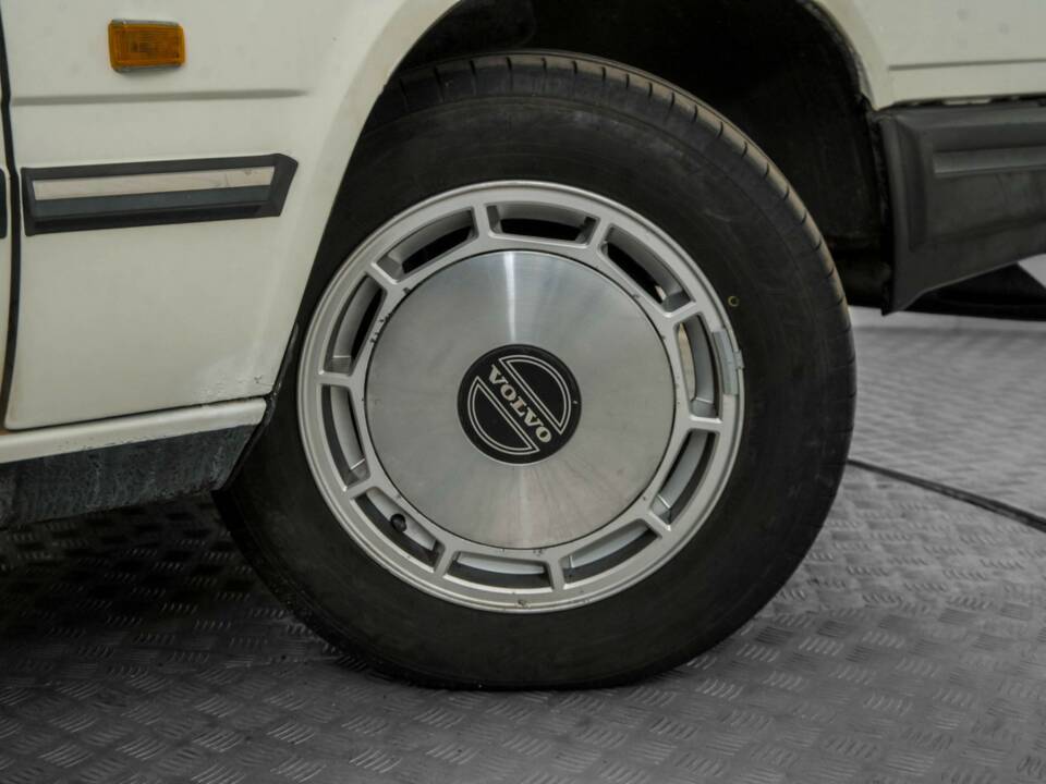 Image 44/50 de Volvo 740 (1984)