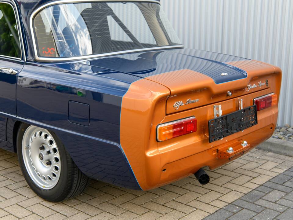 Image 16/56 of Alfa Romeo Giulia Nuova Super 1300 (1974)
