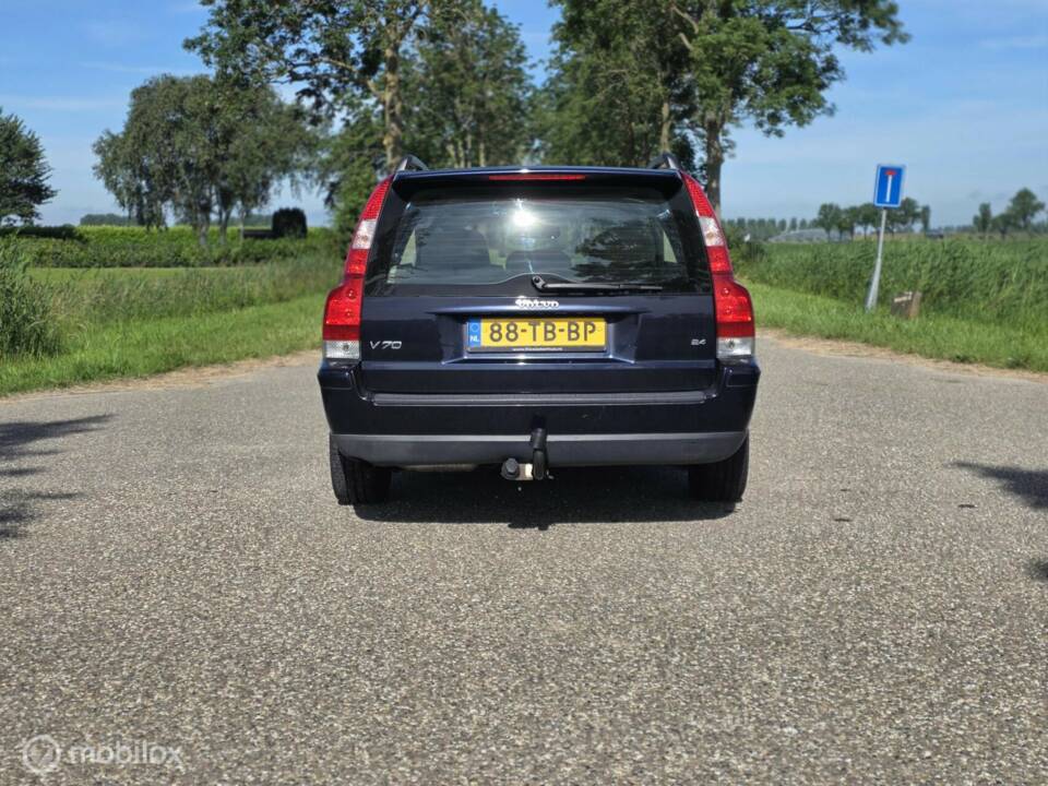 Image 6/39 of Volvo V 70 2.4 (2006)