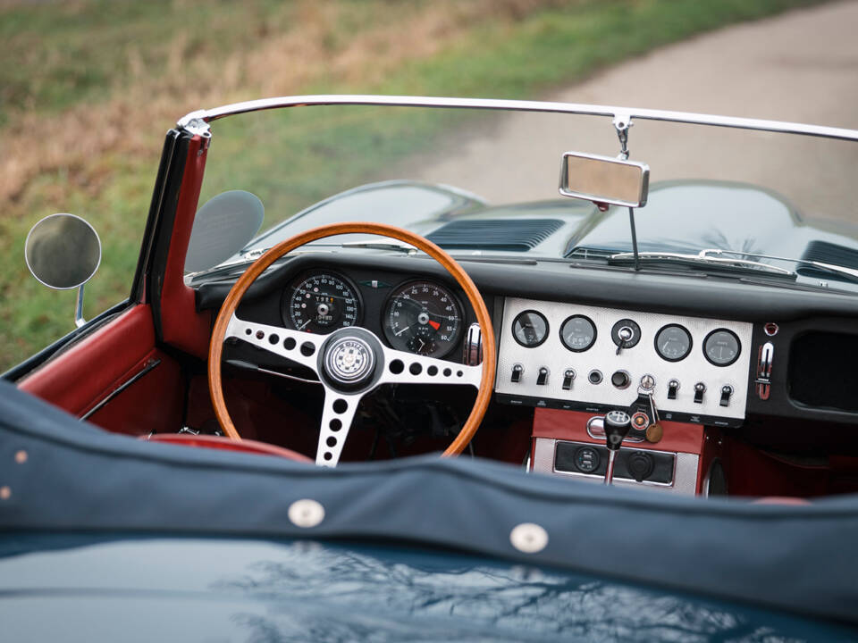 Image 4/21 of Jaguar E-Type 3.8 Flat Floor (1961)