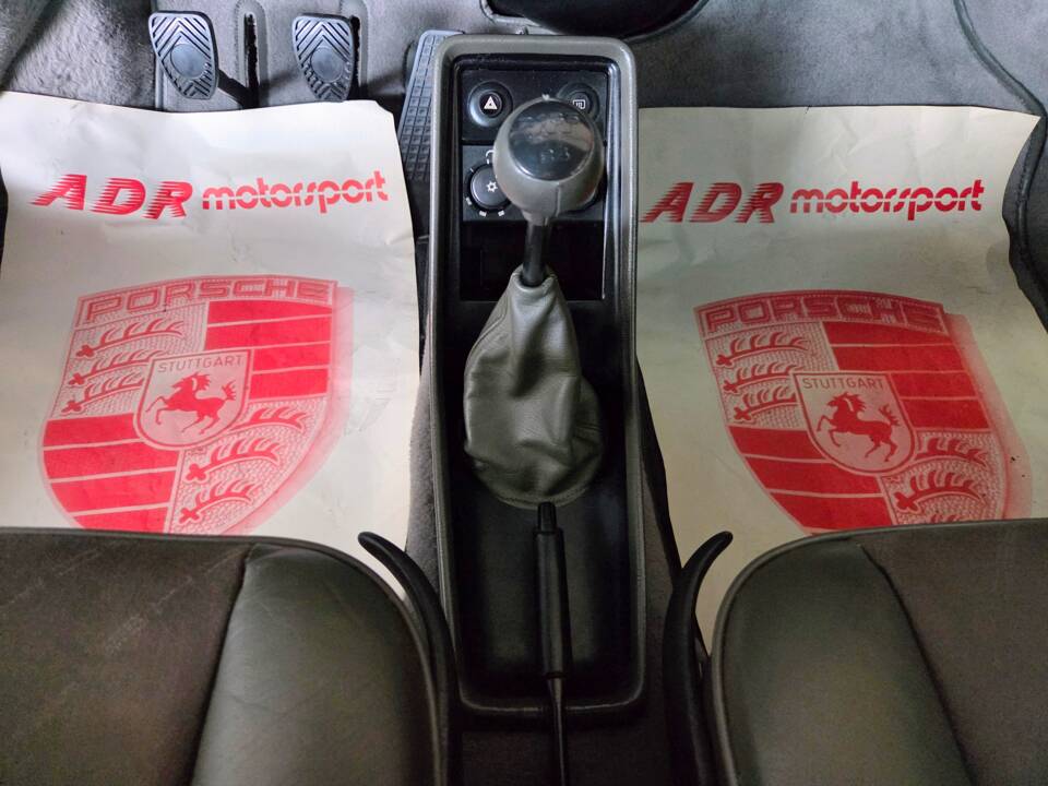 Bild 10/27 von Porsche 911 Carrera 3.2 (1987)