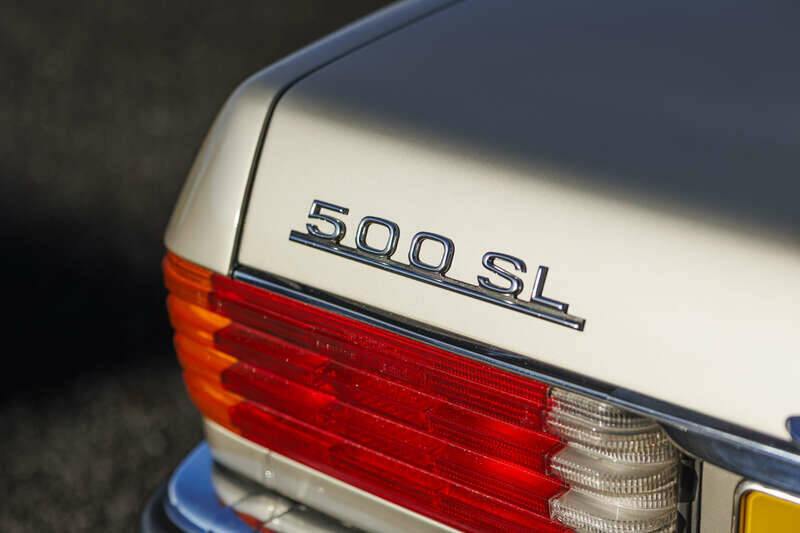 Image 14/33 of Mercedes-Benz 500 SL (1986)