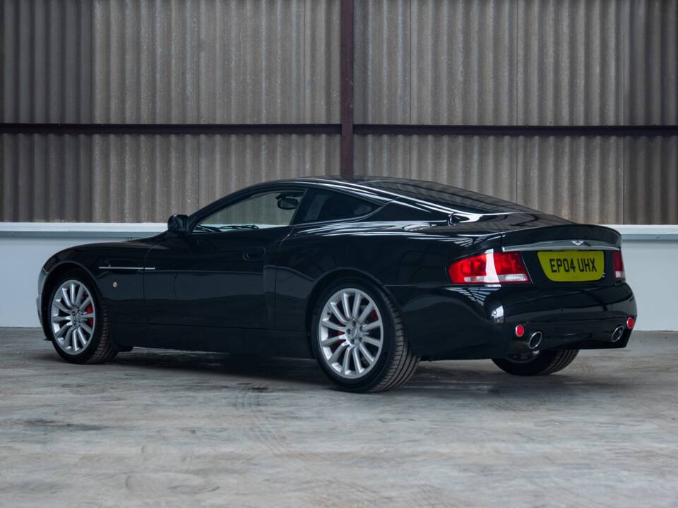 Image 3/50 de Aston Martin V12 Vanquish (2004)