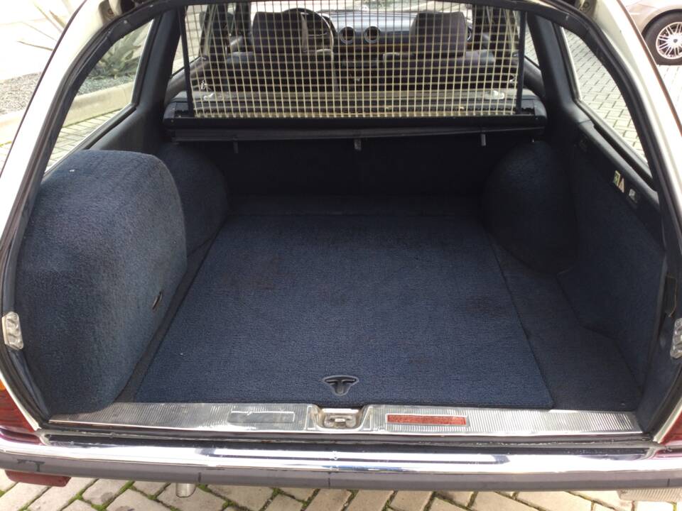 Immagine 33/39 di Mercedes-Benz 240 TD (1983)