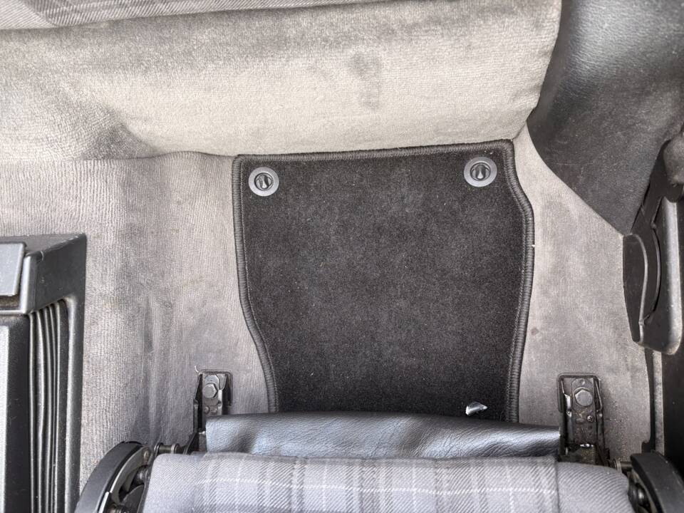 Immagine 27/75 di BMW 320i (1988)