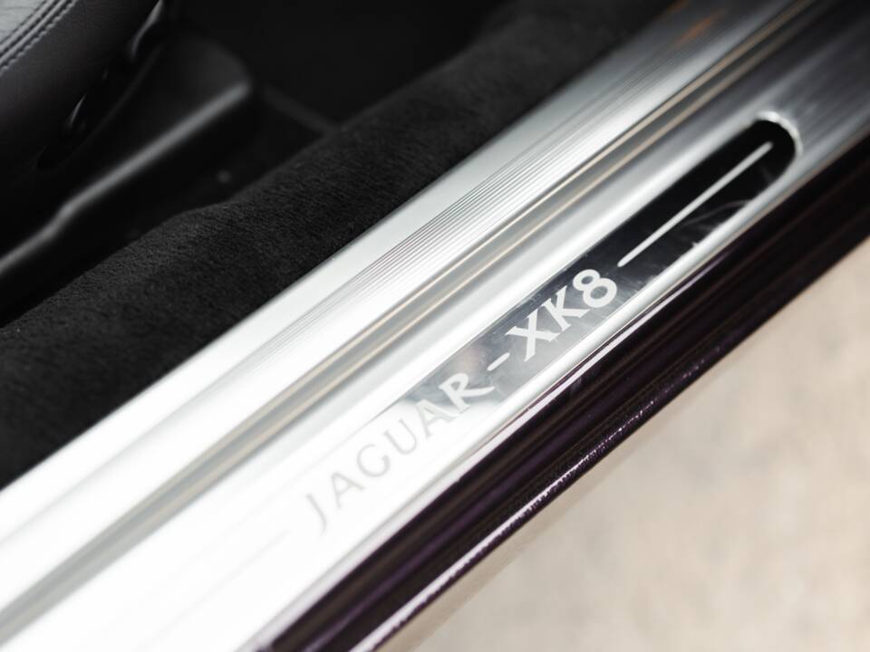 Image 25/42 of Jaguar XK8 4.0 (1999)