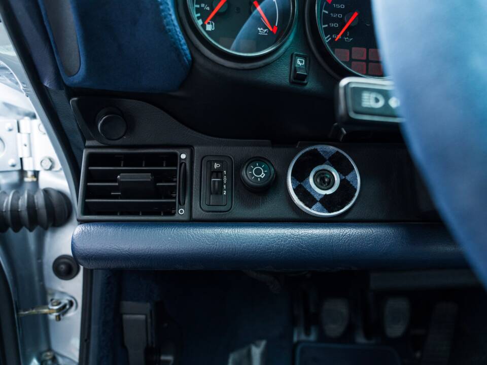 Afbeelding 37/61 van Porsche 911 Carrera 4 (1990)