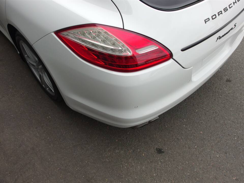 Image 36/98 of Porsche Panamera S (2010)