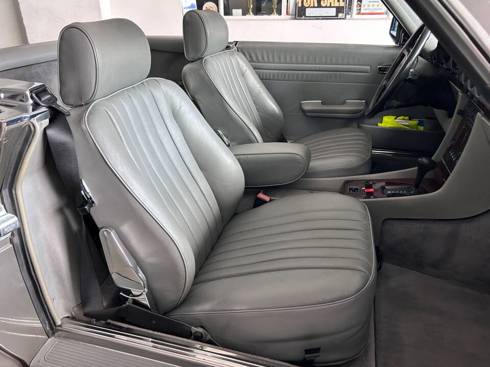 Image 13/37 of Mercedes-Benz 560 SL (1986)