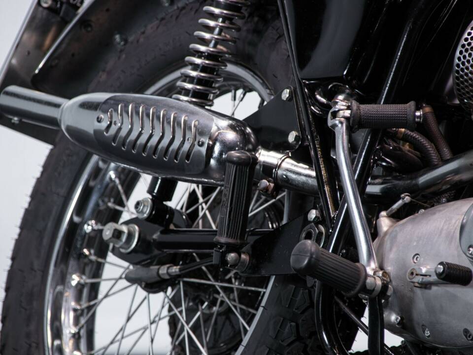 Image 43/50 of BSA DUMMY (1969)