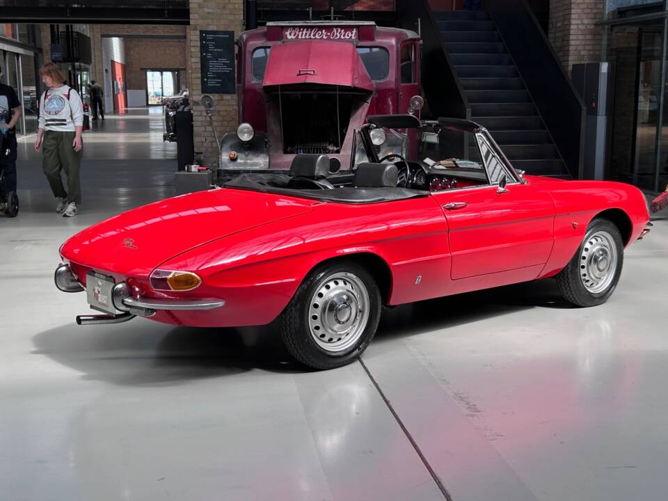 Immagine 1/30 di Alfa Romeo 1600 Spider Duetto (1966)