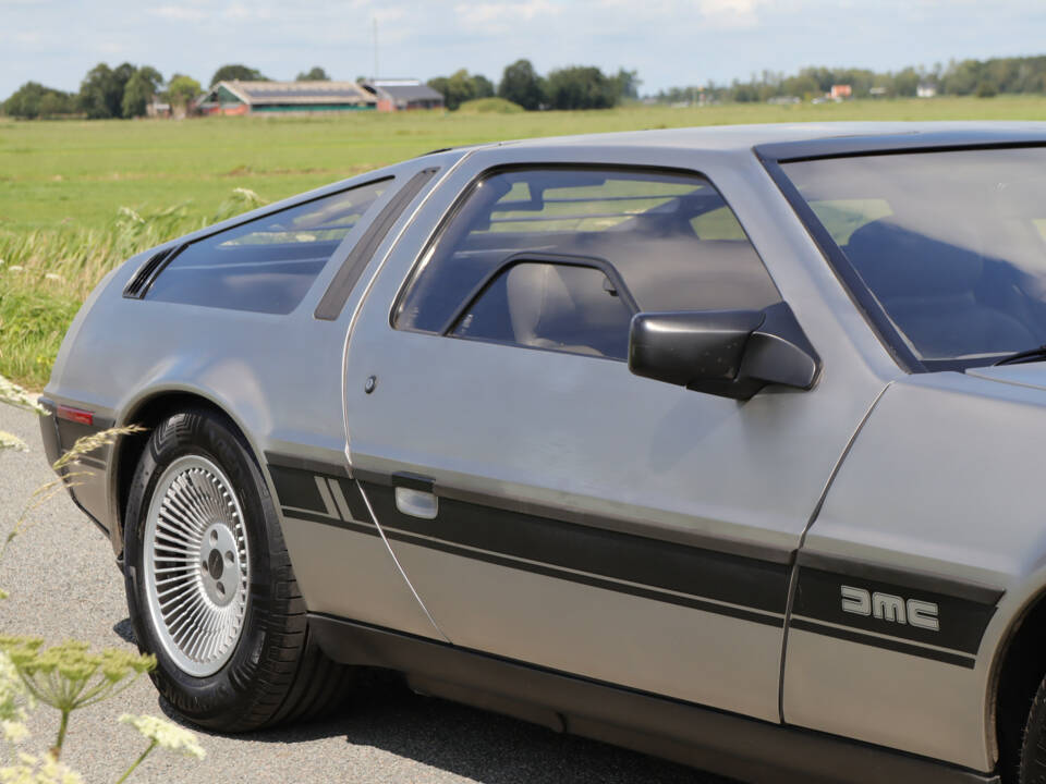 Image 31/32 of DeLorean DMC-12 (1981)