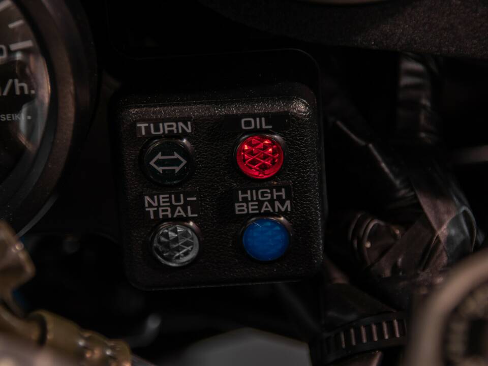 Bild 22/29 von Honda VFR 750R RC 30 (1991)