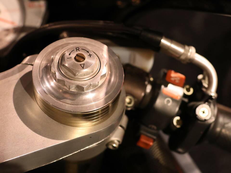 Bild 33/38 von MV Agusta F4 SPR (2003)