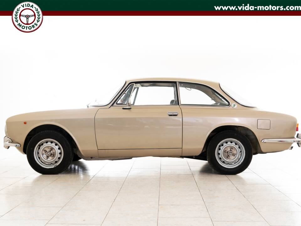 Image 4/14 of Alfa Romeo 2000 GT Veloce (1972)