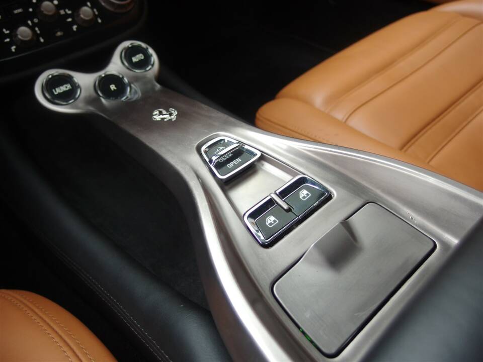 Image 55/99 of Ferrari California (2010)