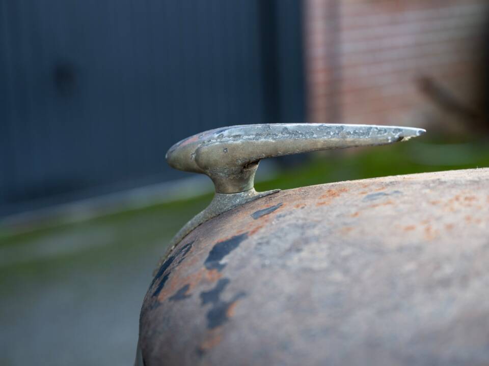 Image 76/134 of Ford V8 (1937)