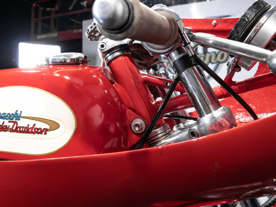 Image 28/32 of Aermacchi Harley-Davidson DUMMY (1963)