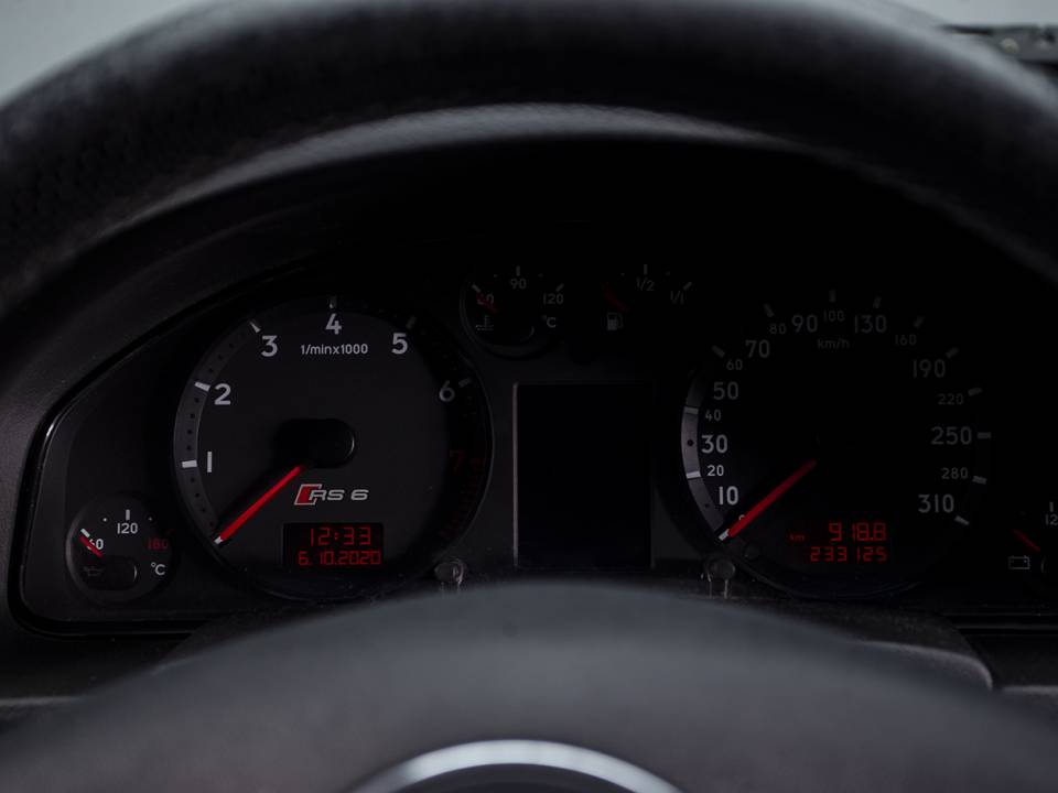 Image 27/39 of Audi RS6 Avant (2002)