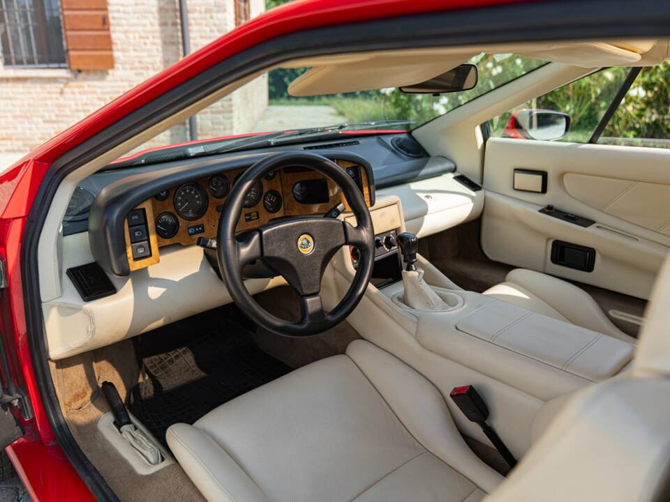 Image 50/50 of Lotus Esprit SE (1993)