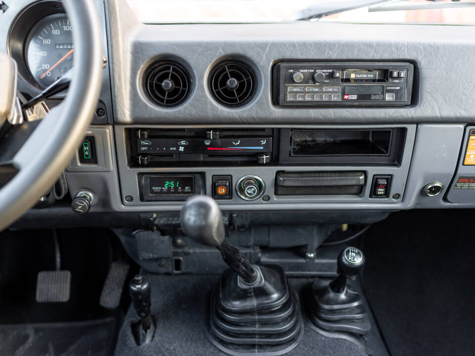 Image 89/100 of Toyota Land Cruiser HJ61 GX (1987)