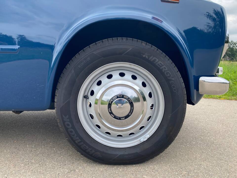 Image 26/75 of Alfa Romeo Giulia 1300 TI (1966)