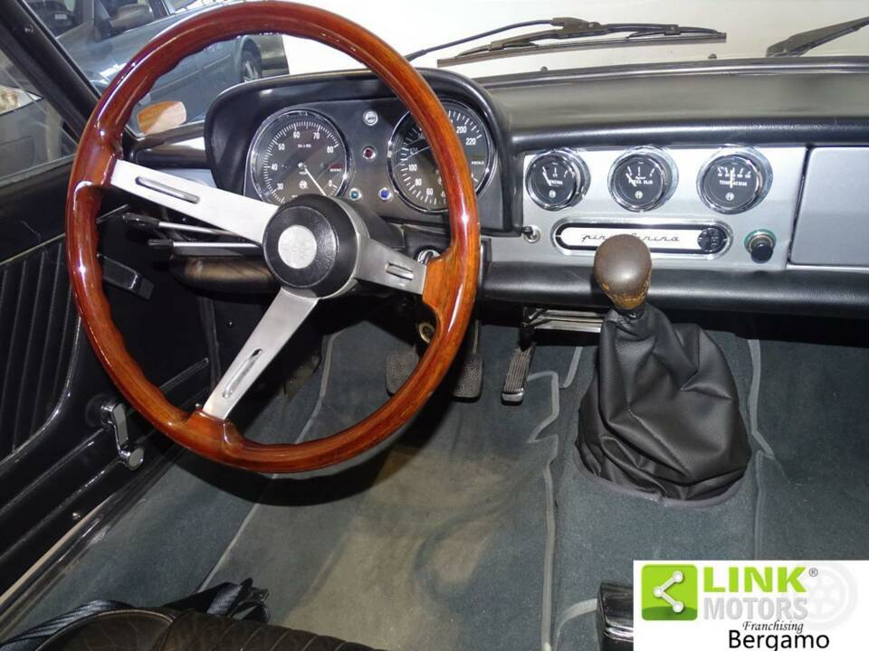 Bild 8/10 von Alfa Romeo Spider 1300 (1977)