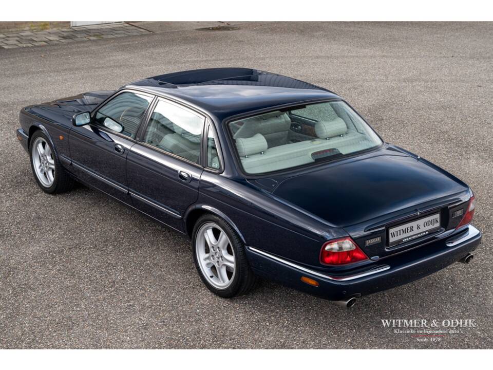 Image 9/31 of Jaguar XJR 4.0 (1999)