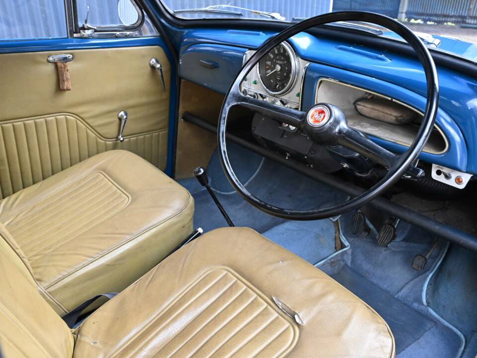 Image 28/50 of Morris Minor 1000 Traveller (1971)