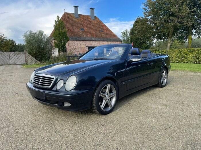 Imagen 3/7 de Mercedes-Benz CLK 200 (2000)