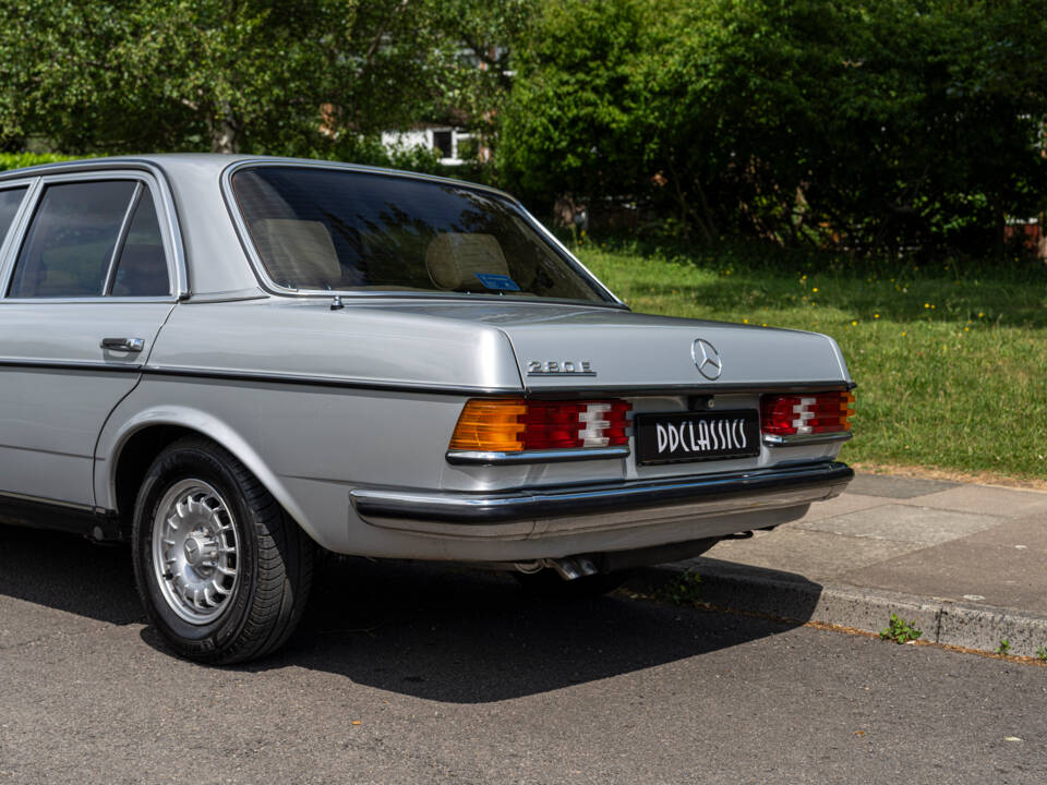Immagine 12/25 di Mercedes-Benz 280 E (1981)