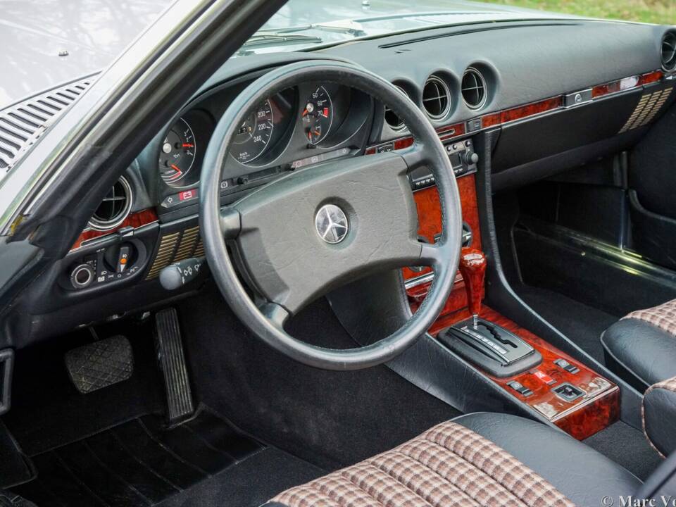 Bild 25/59 von Mercedes-Benz 280 SL (1985)