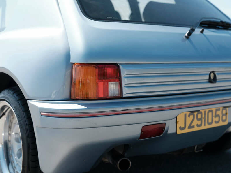 Image 19/50 of Peugeot 205 GTi 1.9 (1990)