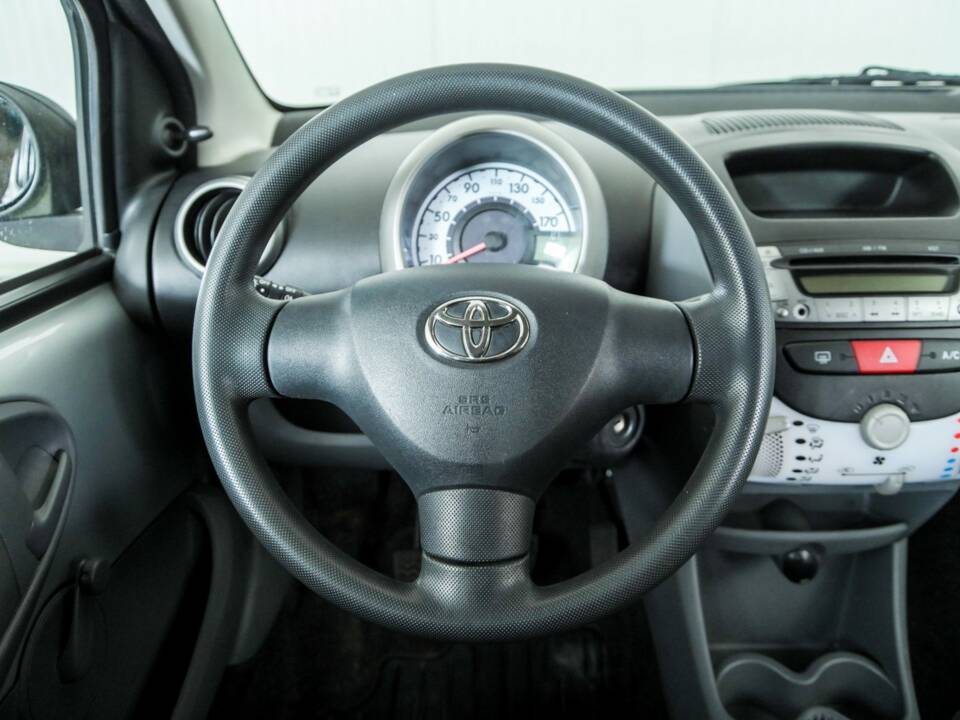 Image 8/48 of Toyota Aygo (2010)