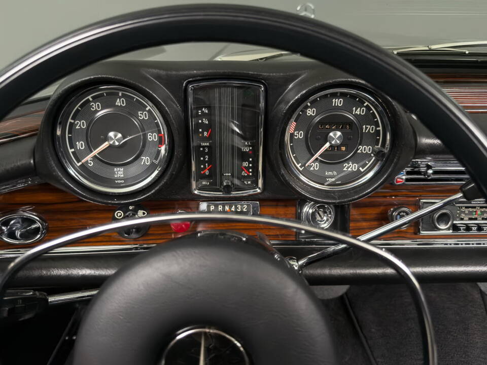 Bild 26/43 von Mercedes-Benz 250 SE (1967)