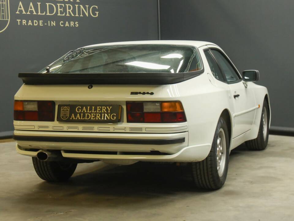 Obraz 36/50 pojazdu Porsche 944 (1986)