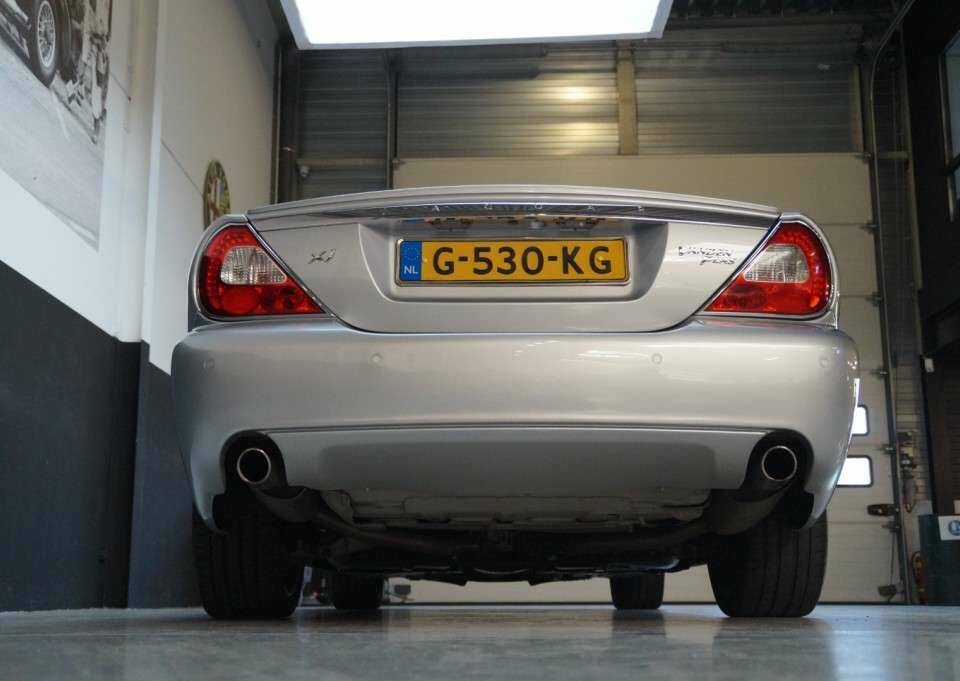 Image 30/50 of Jaguar XJ 8 4.2 (2007)