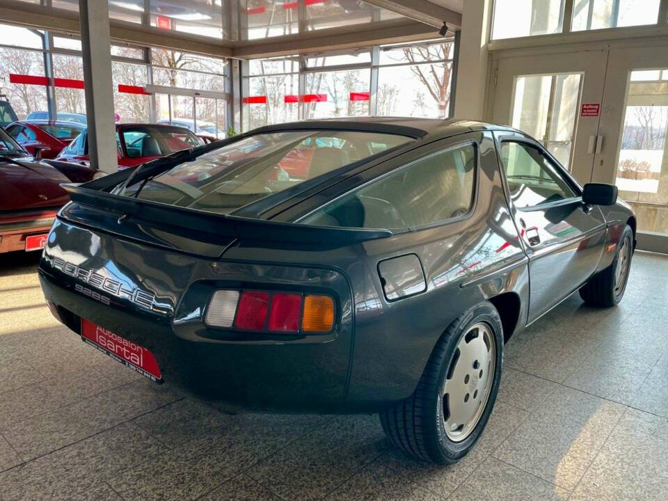 Image 6/20 of Porsche 928 S (1984)