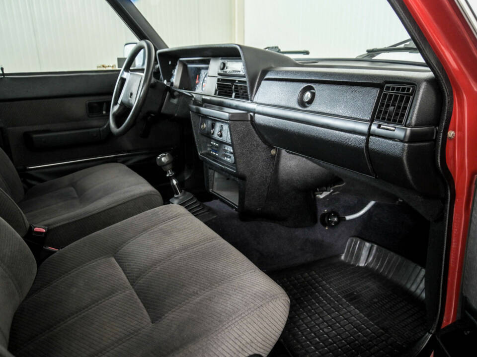 Image 12/50 of Volvo 240 (1987)