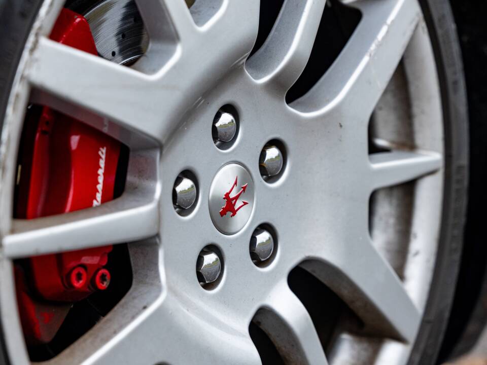 Bild 24/50 von Maserati GranTurismo 4.2 (2008)