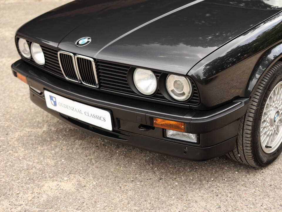 Image 77/83 de BMW 325i (1990)