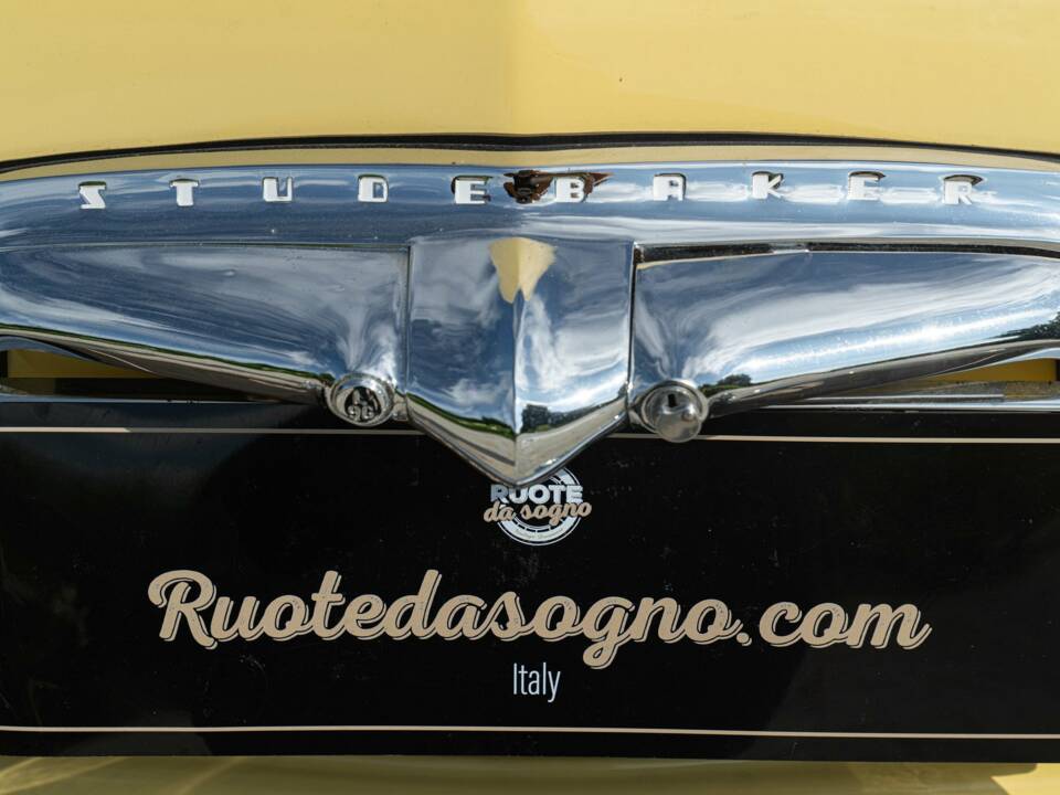 Image 34/50 of Studebaker Champion Regal DeLuxe Convertible (1950)