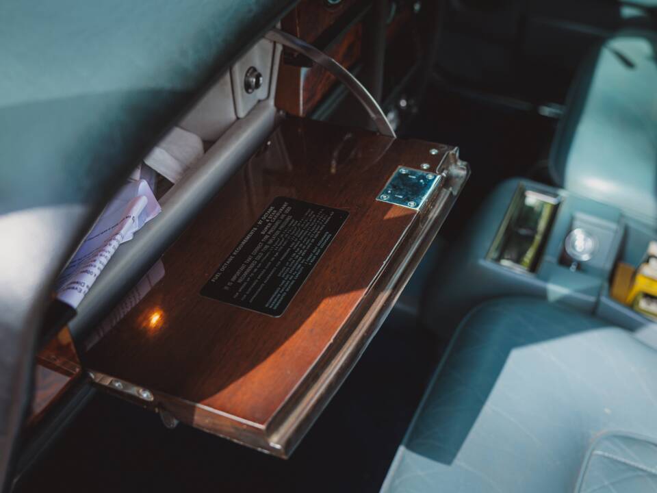 Image 42/42 of Rolls-Royce Silver Shadow II (1977)